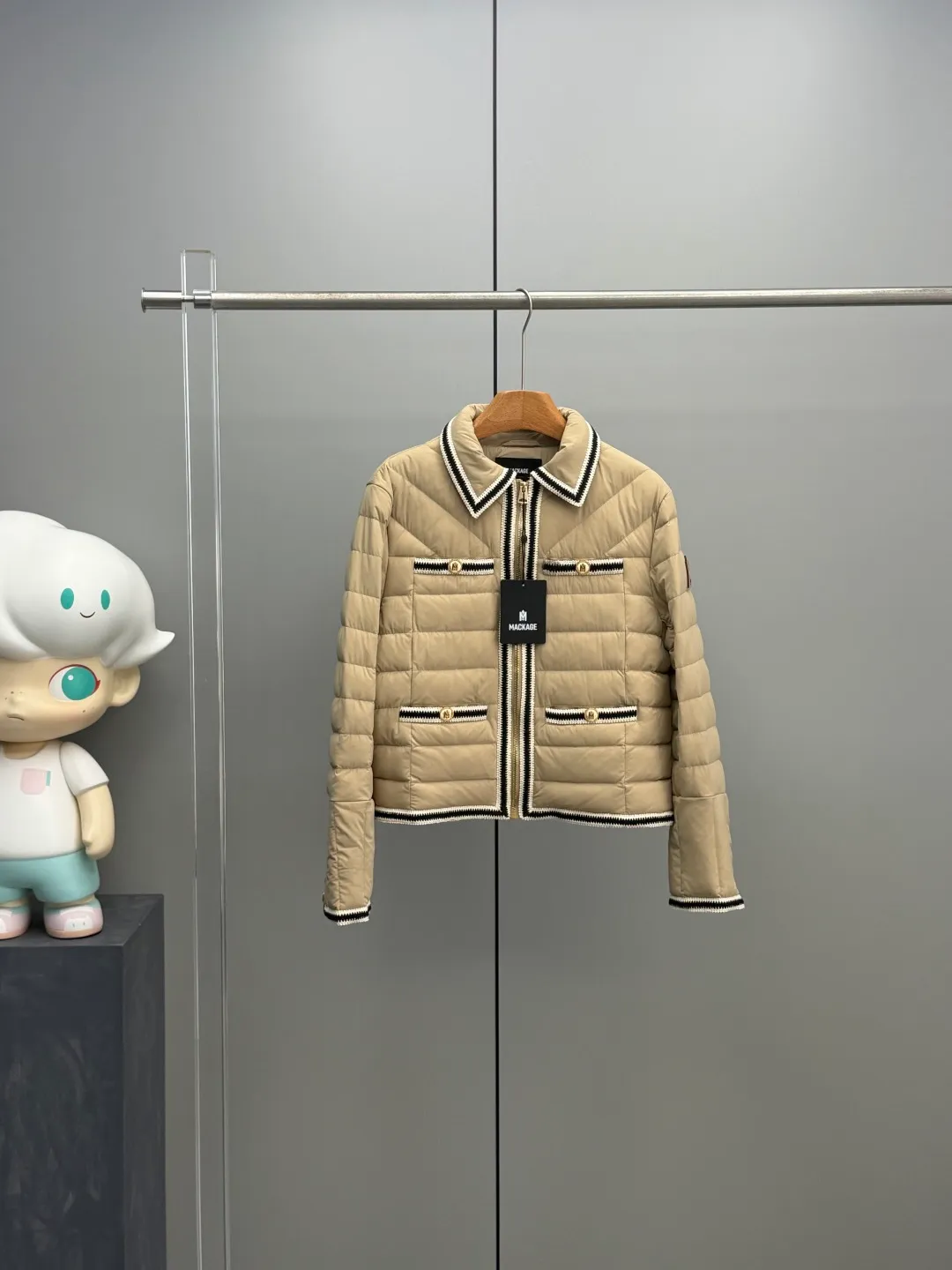 MACKAGE 2026New Arrival PETUNIA ， ， ， 。 , 5°C ， 。 、 , 。 , ， 。PETUNIA , 。 + ，Lightweight ， ， ， ， “ ” ：Black Size：S-M-L